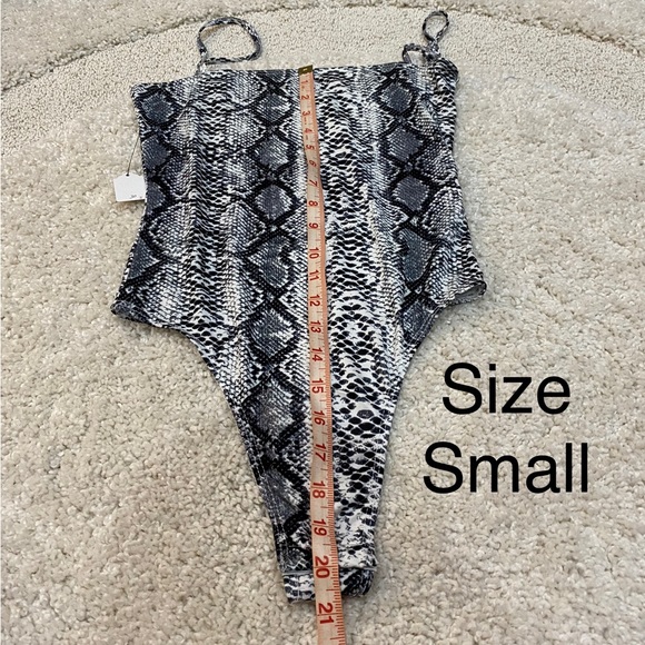 🖤 NWT Snakeskin bodysuit black white & gray - Picture 10 of 10